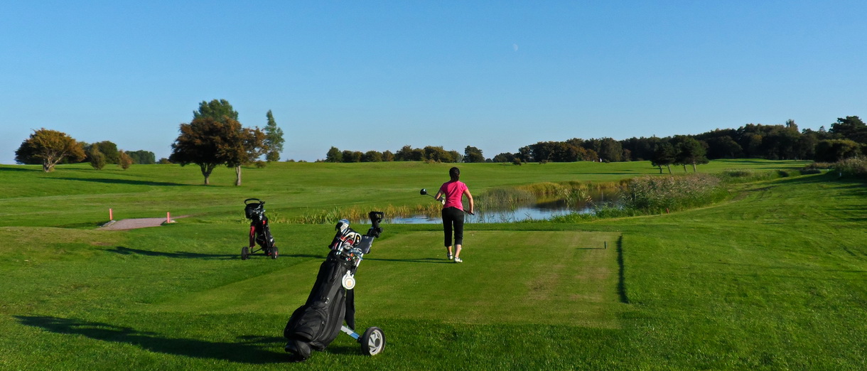 Golf i Skåne - Landskrona Golfklubb - Förberedelse för utslag på Erikstorp 15:e tee